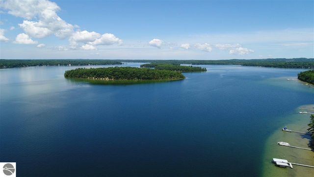 1335 W Outer Drive, Traverse City, MI 49685