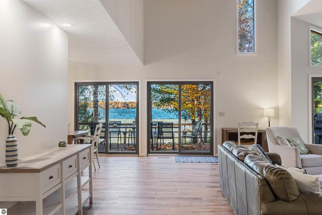 1335 W Outer Drive, Traverse City, MI 49685