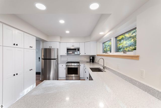 1335 W Outer Drive, Traverse City, MI 49685