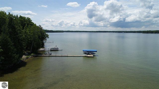 1335 W Outer Drive, Traverse City, MI 49685