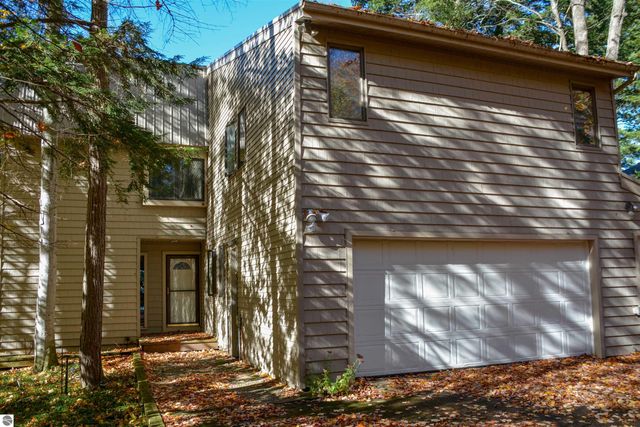 1335 W Outer Drive, Traverse City, MI 49685