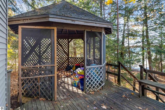 1335 W Outer Drive, Traverse City, MI 49685