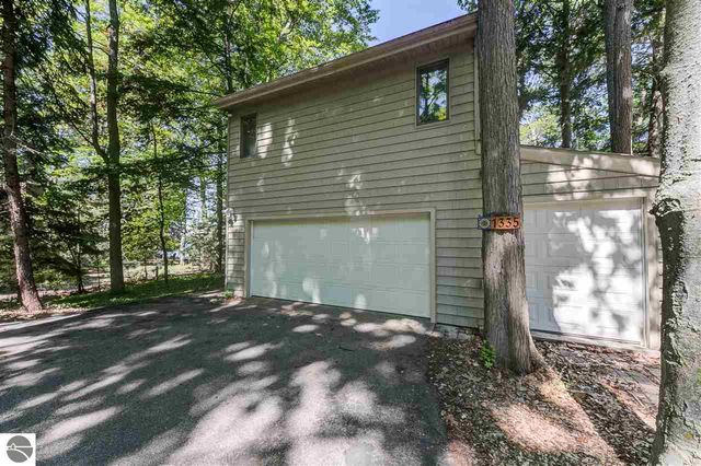 1335 W Outer Drive, Traverse City, MI 49685