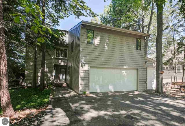 1335 W Outer Drive, Traverse City, MI 49685
