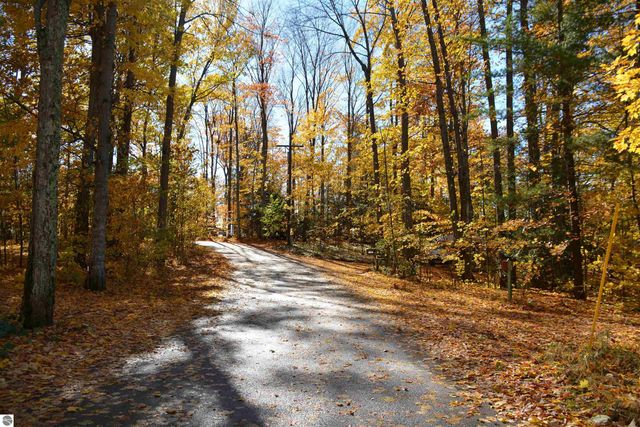 1335 W Outer Drive, Traverse City, MI 49685