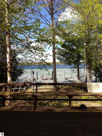 1335 W Outer Drive, Traverse City, MI 49685