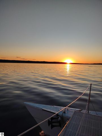 1335 W Outer Drive, Traverse City, MI 49685