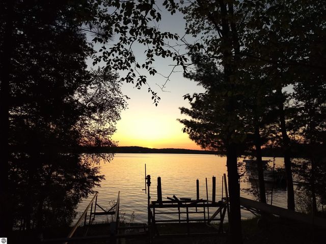 1335 W Outer Drive, Traverse City, MI 49685