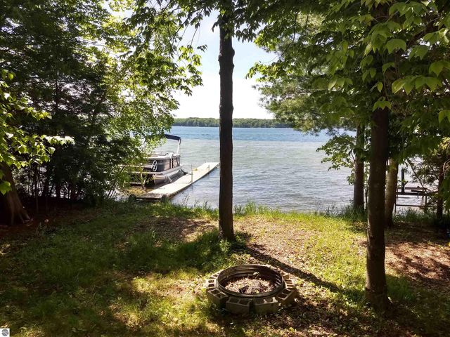 1335 W Outer Drive, Traverse City, MI 49685