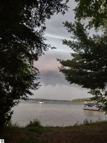 1335 W Outer Drive, Traverse City, MI 49685