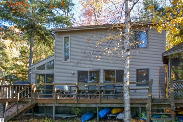 1335 W Outer Drive, Traverse City, MI 49685