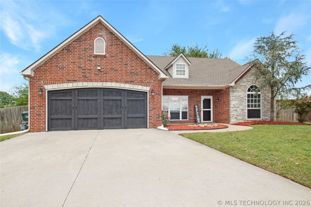 2602 SW Wolf Run Drive, Claremore, OK 74019