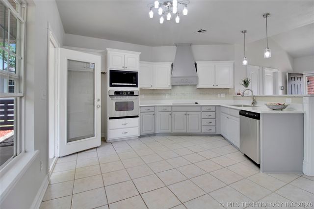 2602 SW Wolf Run Drive, Claremore, OK 74019