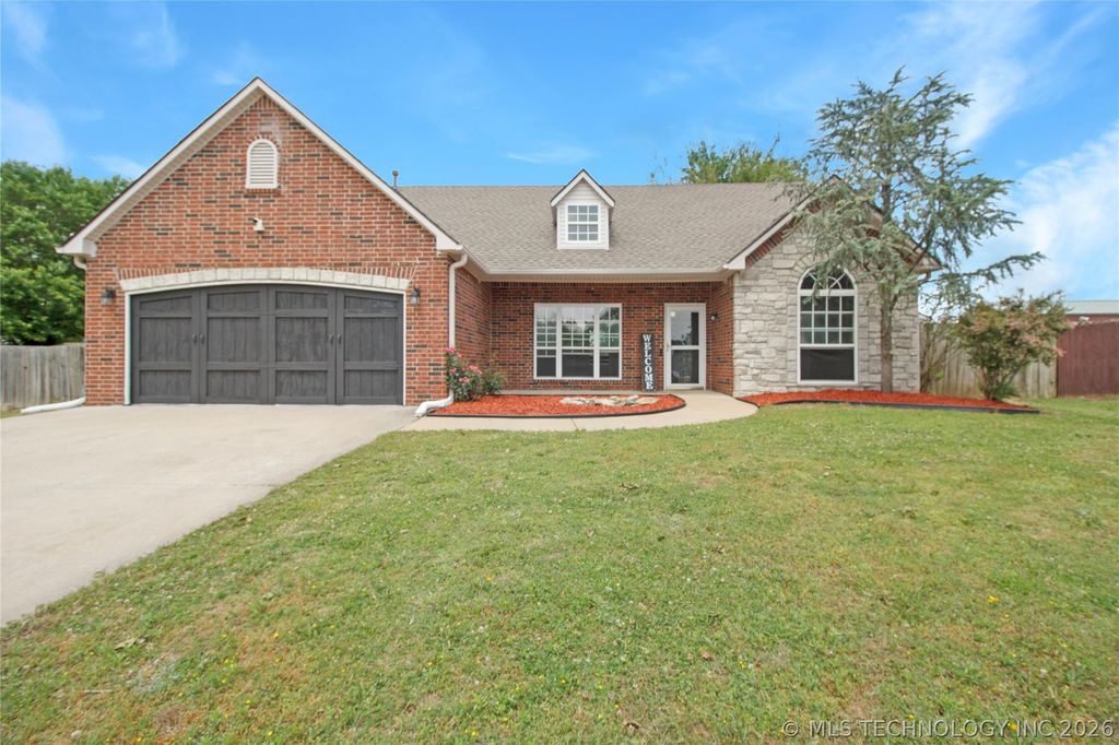 2602 SW Wolf Run Drive, Claremore, OK 74019