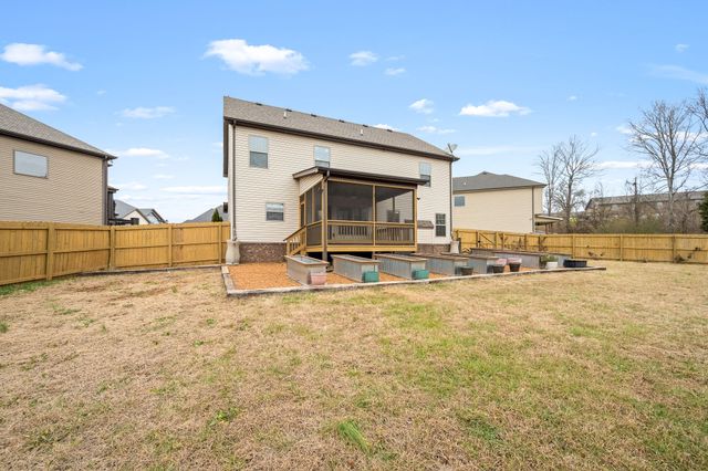 940 Smoots Dr, Clarksville, TN 37042