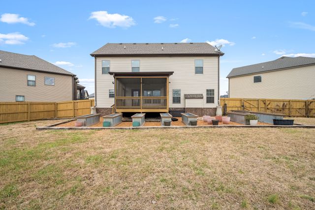 940 Smoots Dr, Clarksville, TN 37042