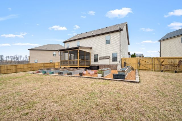 940 Smoots Dr, Clarksville, TN 37042