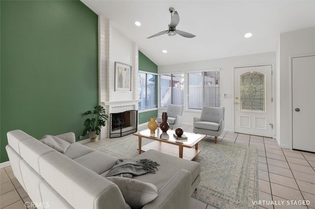 25897 Ramillo, Valencia, CA 91355