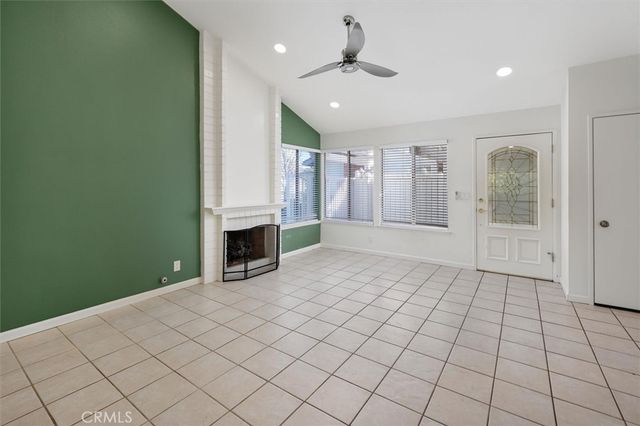 25897 Ramillo, Valencia, CA 91355