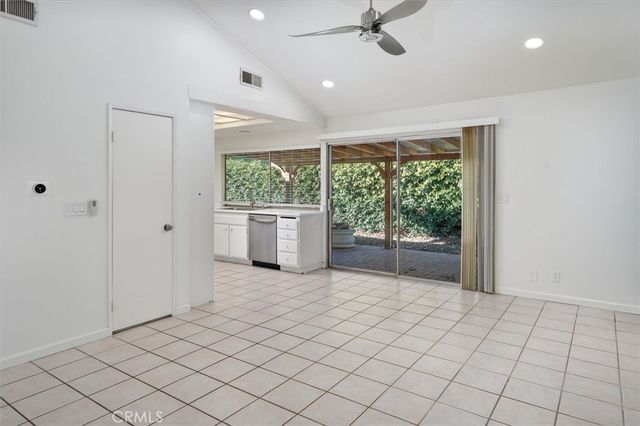 25897 Ramillo, Valencia, CA 91355