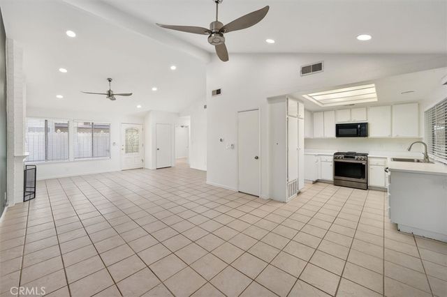 25897 Ramillo, Valencia, CA 91355