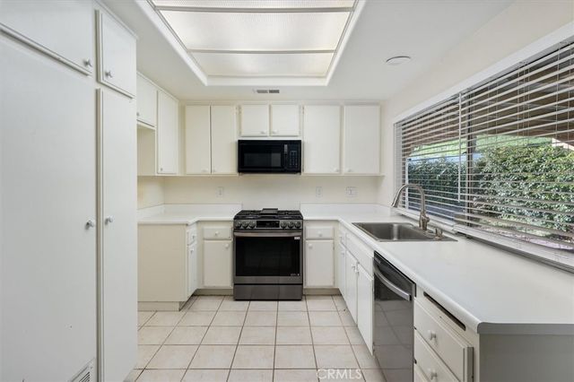 25897 Ramillo, Valencia, CA 91355