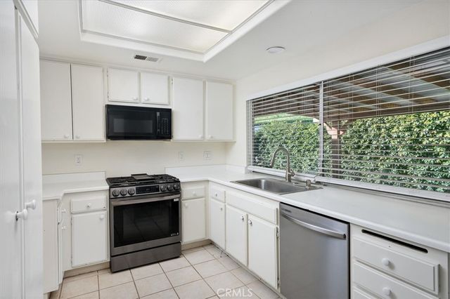 25897 Ramillo, Valencia, CA 91355