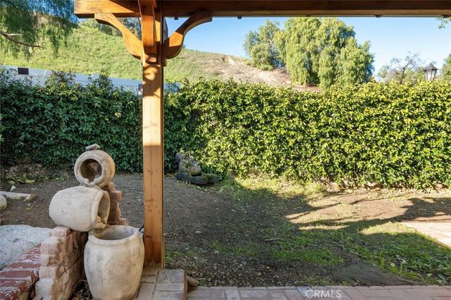 25897 Ramillo, Valencia, CA 91355