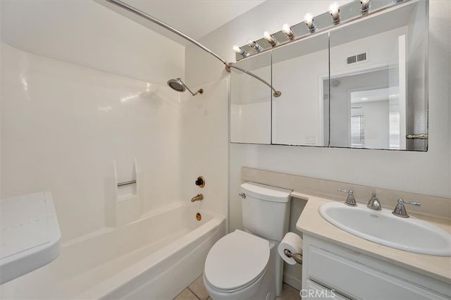 25897 Ramillo, Valencia, CA 91355