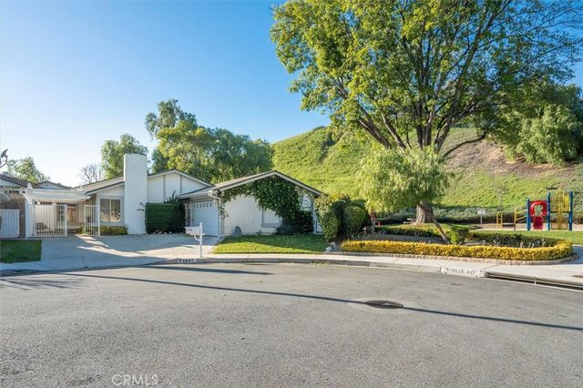 25897 Ramillo, Valencia, CA 91355