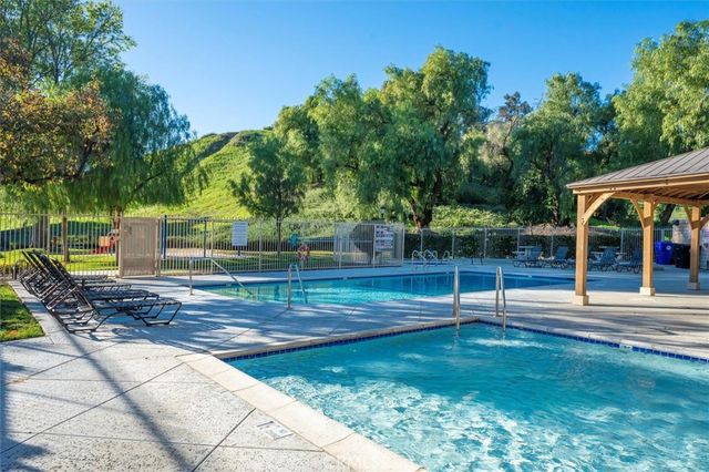 25897 Ramillo, Valencia, CA 91355