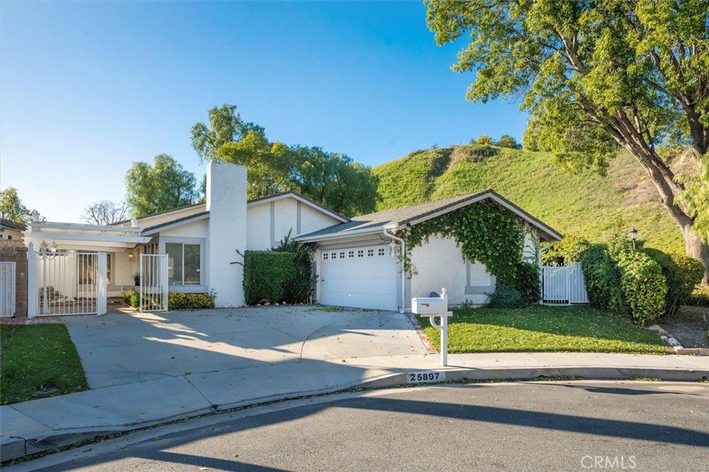 25897 Ramillo, Valencia, CA 91355