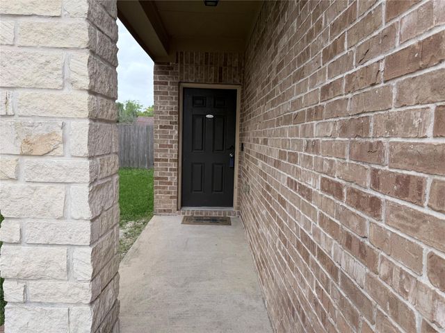 2307 Cloudy Bay Drive, Fresno, TX 77545