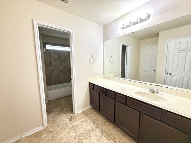 2307 Cloudy Bay Drive, Fresno, TX 77545