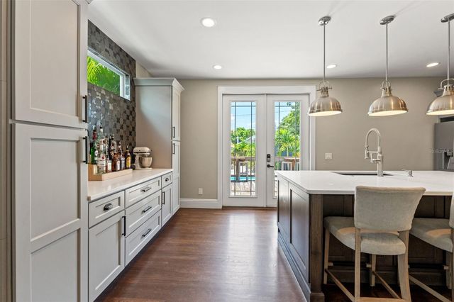 1170 24TH AVENUE N, St Petersburg, FL 33704