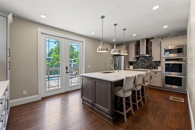 1170 24TH AVENUE N, St Petersburg, FL 33704