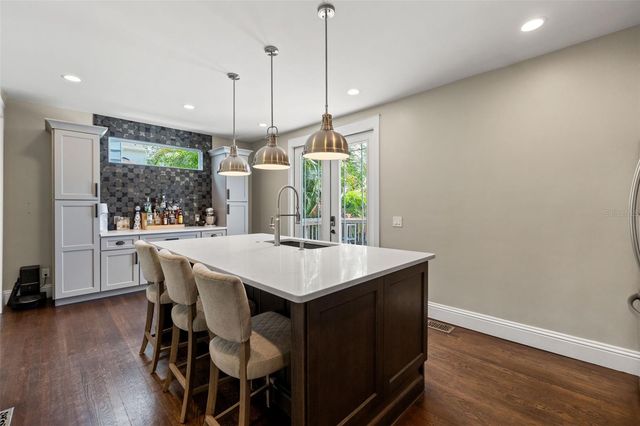 1170 24TH AVENUE N, St Petersburg, FL 33704