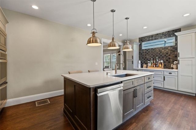 1170 24TH AVENUE N, St Petersburg, FL 33704