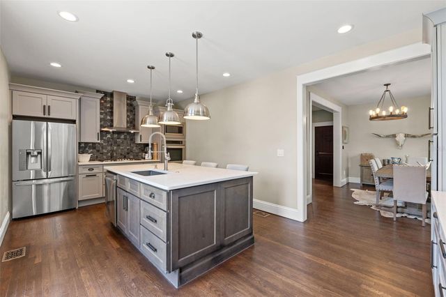 1170 24TH AVENUE N, St Petersburg, FL 33704