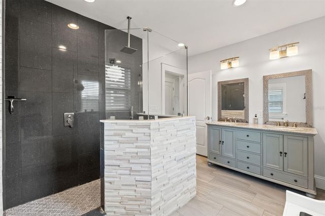 1170 24TH AVENUE N, St Petersburg, FL 33704