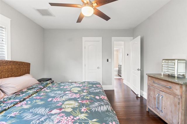 1170 24TH AVENUE N, St Petersburg, FL 33704