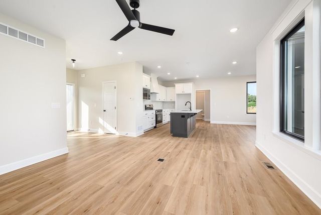 1627 N 156th Street, Basehor, KS 66007