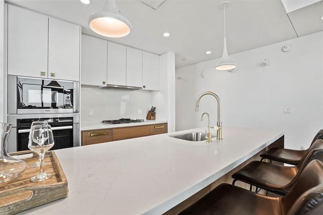 70 Rainey ST 1409, Austin, TX 78701