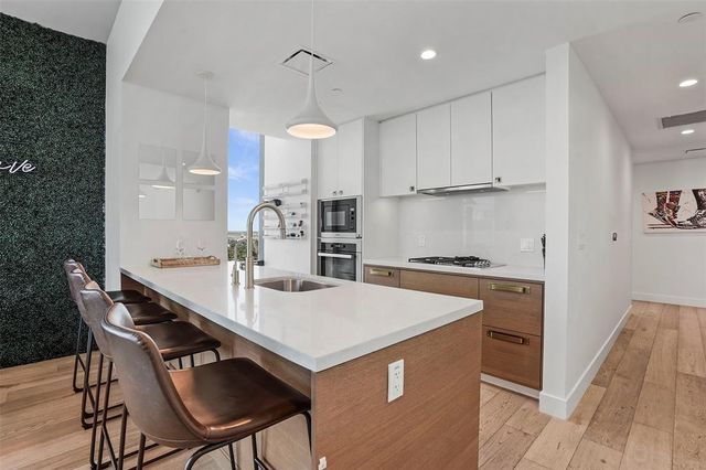 70 Rainey ST 1409, Austin, TX 78701