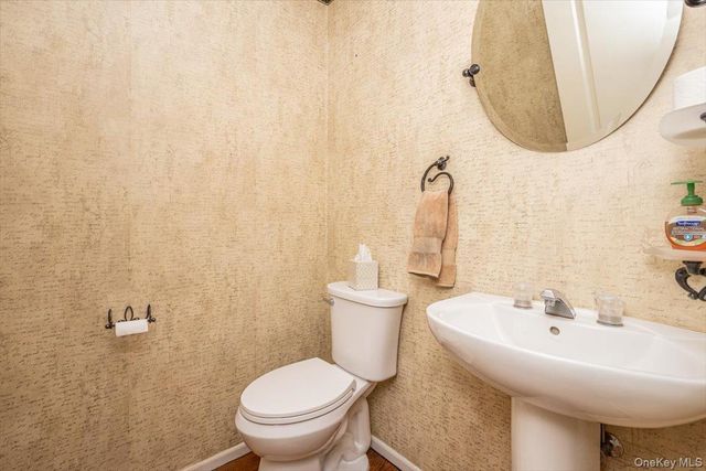 97 Windwatch Drive, Hauppauge, NY 11788