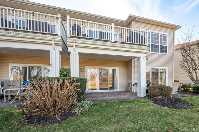 97 Windwatch Drive, Hauppauge, NY 11788