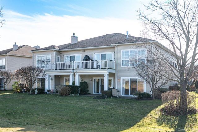 97 Windwatch Drive, Hauppauge, NY 11788