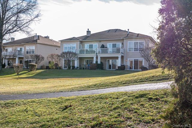 97 Windwatch Drive, Hauppauge, NY 11788