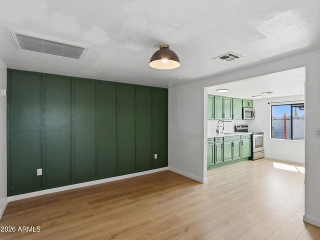 9047 N 9TH Street, Phoenix, AZ 85020