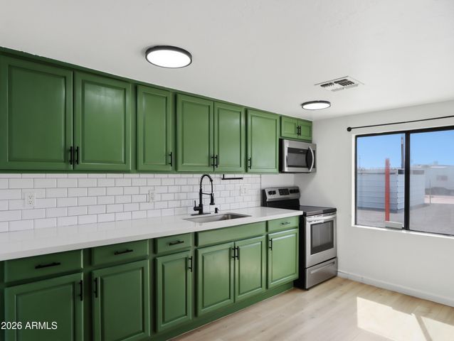 9047 N 9TH Street, Phoenix, AZ 85020